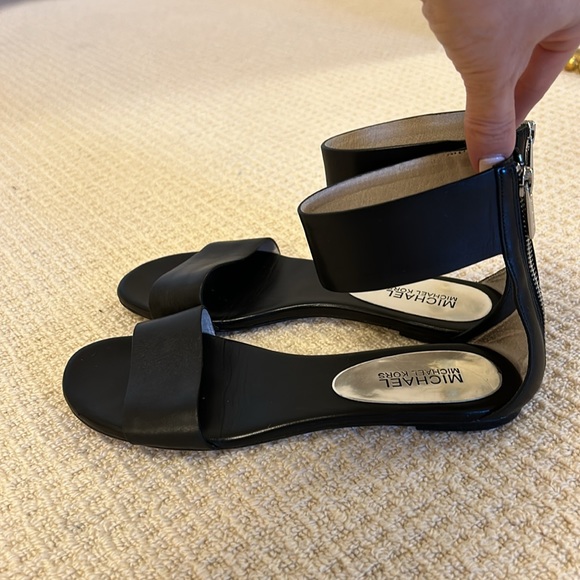 Michael KORS ankle strap rear zipper sandals black size 7.5 style # ST13L - Picture 3 of 15